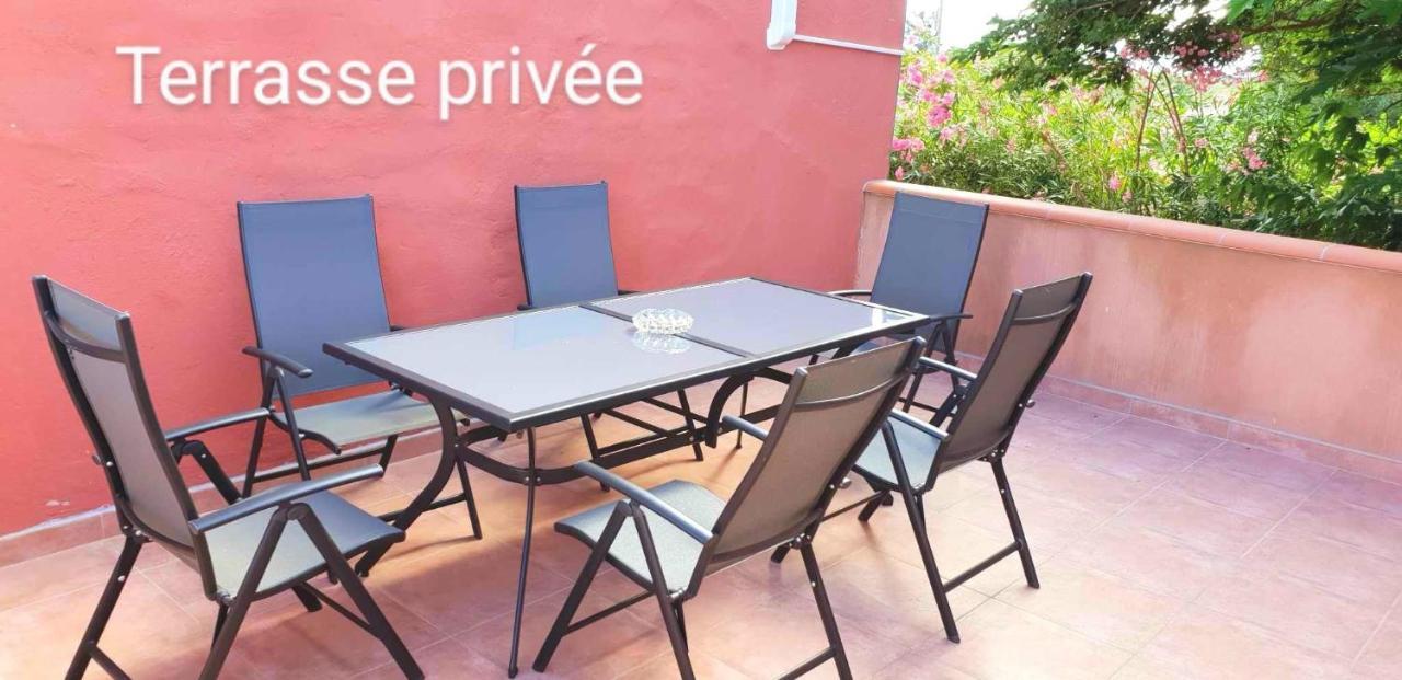 Le Barcares Logement Climatise Pour 6 Personnes, Draps Et Serviettes Non Fournis Air-Conditioned Accommodation For 6 People, Sheets And Towels Not Provided Alojamiento Con Aire Acondicionado Para 6 Personas, Sabanas Y Toallas No Incluidas Exteriér fotografie